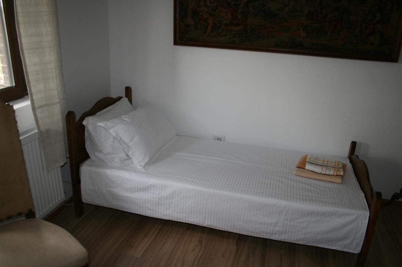 Colev Rooms Focșani Bagian luar foto